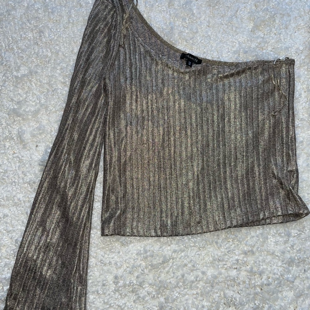One shoulder top